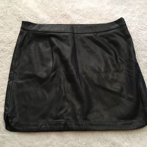 Gap faux leather skirt NWT